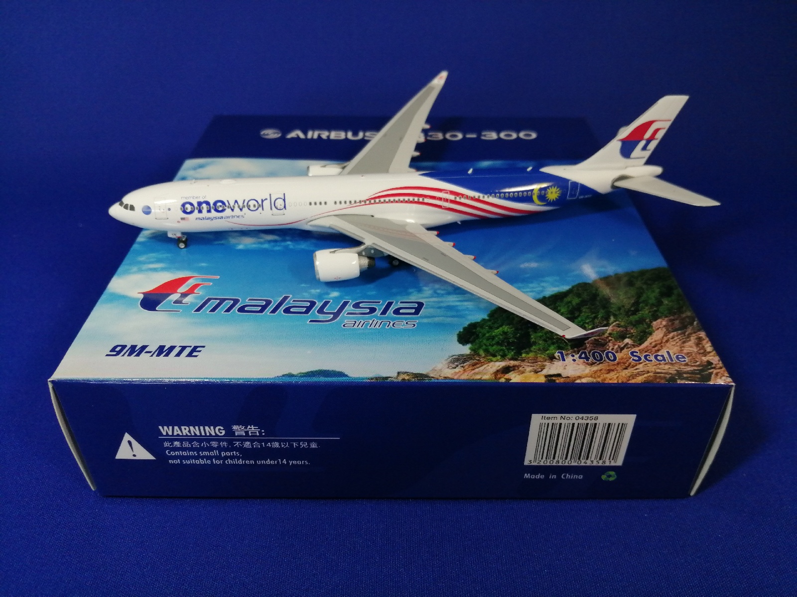 04358 Phoenix Malaysia / マレーシア航空 one world A330-300 9M-MTE 1:400 完売しました。