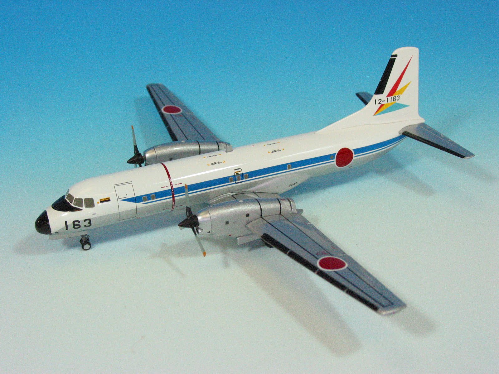 21143 全日空商事特注品 航空自衛隊 YS-11EA #1163 入間基地 総隊司令部電子支援機(白)  1:200 メーカー完売