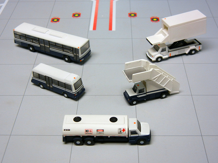 GJ78450 GEMINI 200 空港アクセサリー 空港サービス車両セット 1:200