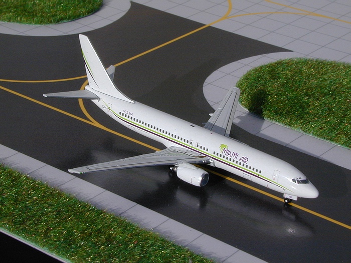 15349 GEMINI JETS MIAMI AIR / マイアミエア B737-800 N732MA 1:400 完売しました。