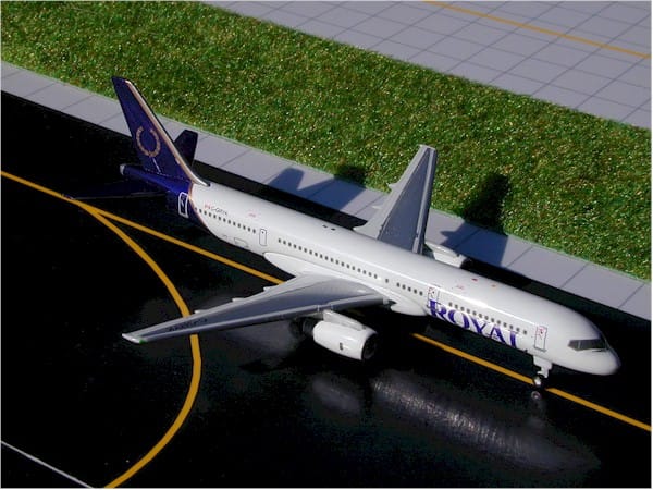 15140 GEMINI JETS ROYAL B757-200 C-GRYK 1:400 メーカー完売