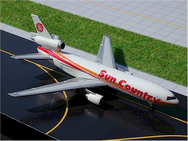 15240 GEMINI JETS SUN COUNTRY DC-10 N154SY 1:400 完売しました。