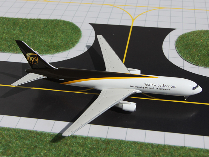 15370 GEMINI JETS UPS B767-300F スタンド付 1:400 メーカー完売