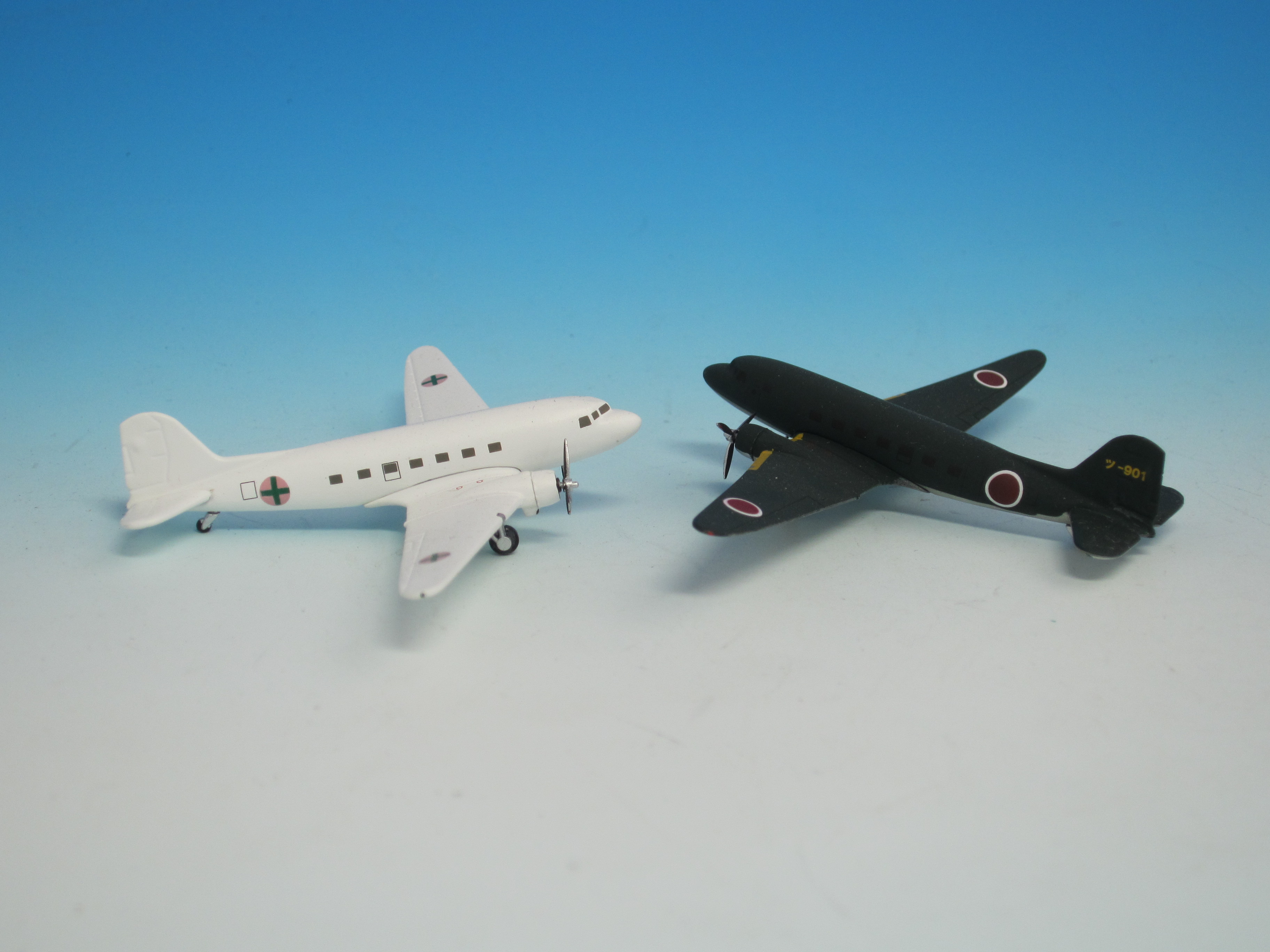 JNS43002 全日空商事特注品 帝国海軍 零式輸送機2機セット 筑波航空隊&終戦連絡機 1:400 メーカー完売