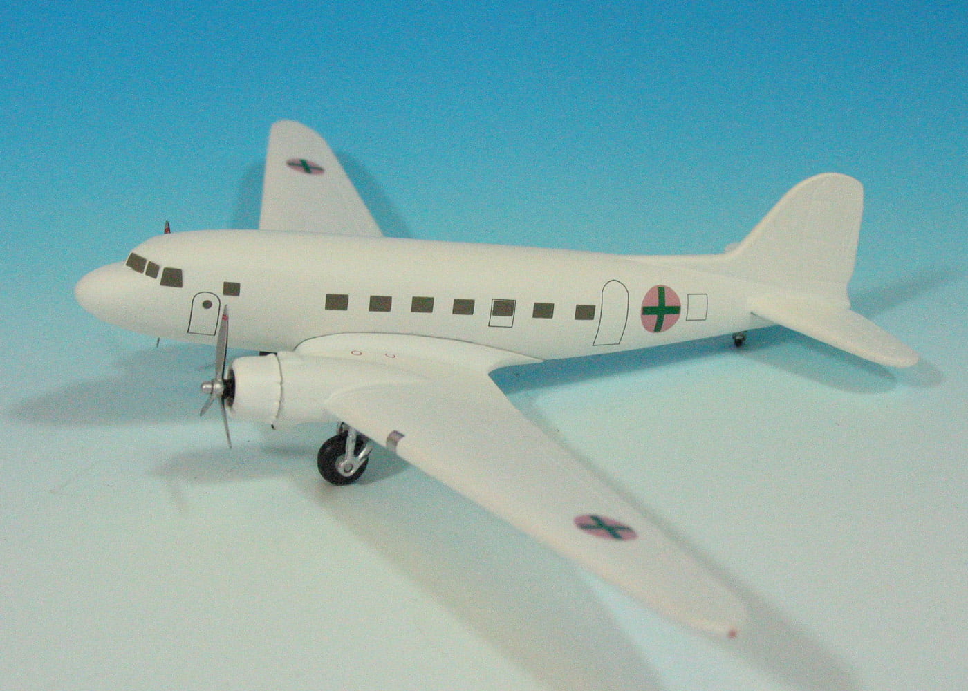 JN22015 全日空商事特注品 帝国海軍 L2D2 零式輸送機 終戦連絡機 1:200 完売しました。
