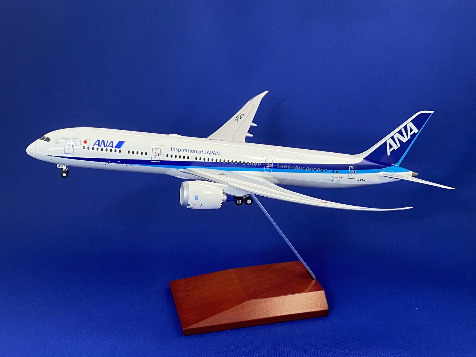 NH20169 全日空商事特注品 ANA B787-9 JA921A 1:200 組立式 完売しました