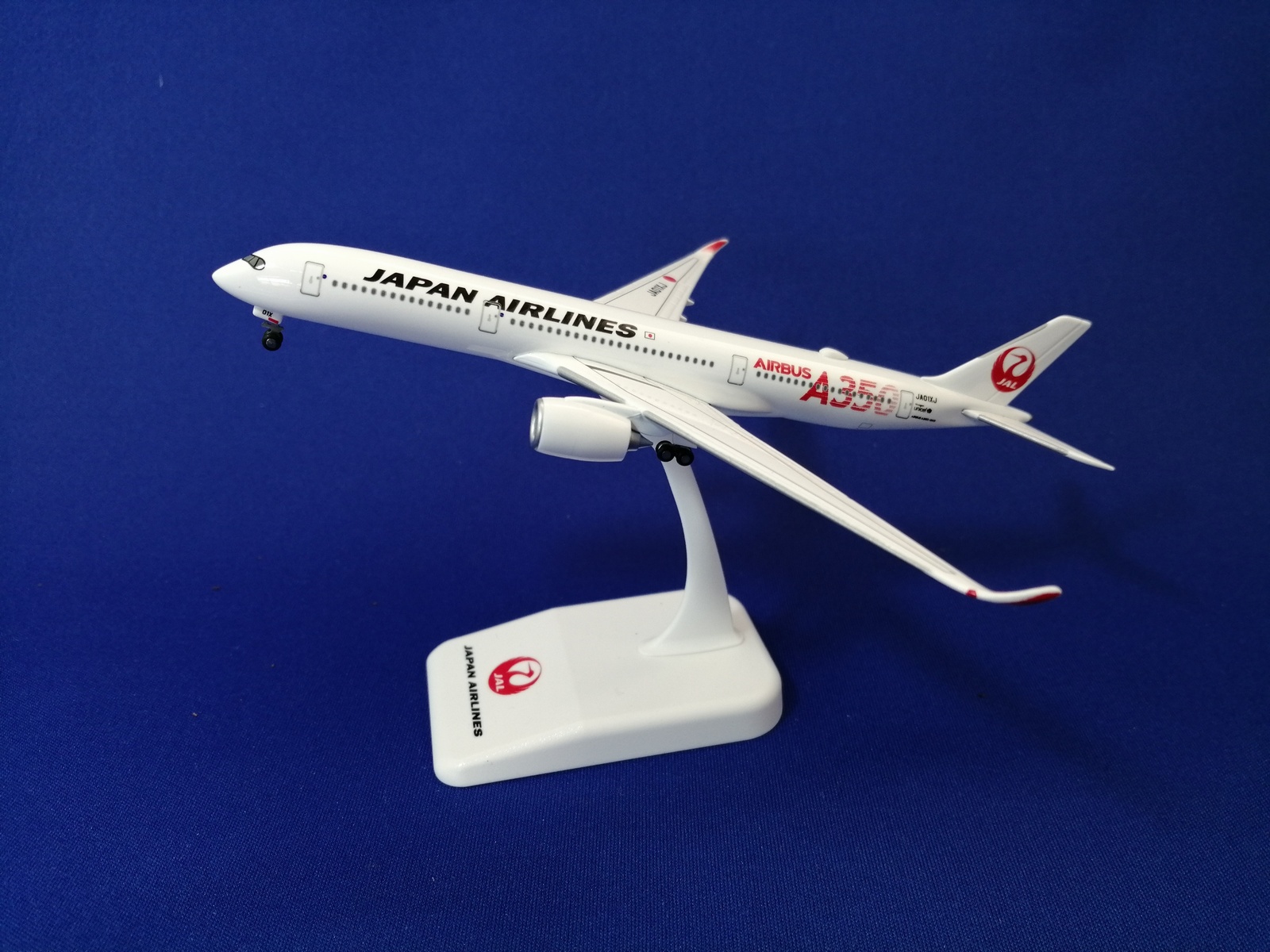 BJE3052 JALUX企画品 JAL A350-900 JA01XJ 1:500 完売しました。
