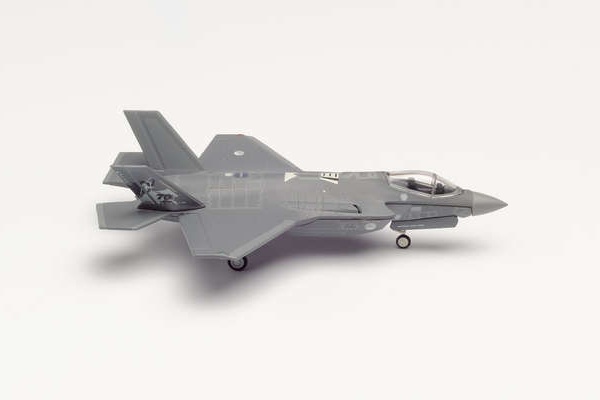 570671 Herpa オランダ空軍 F-35A 323Sq Diana Edwards AFB 70thAnn 1:200 完売しました。