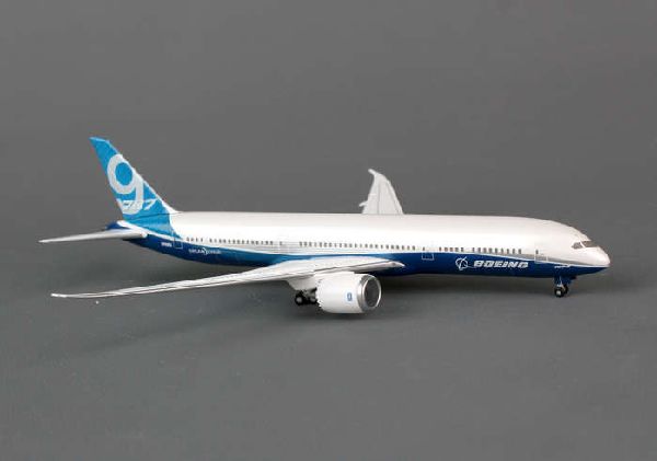 9765G Hogan Boeing / ボーイング House Color B787-9 地上姿勢 N789EX 1:400 完売しました。