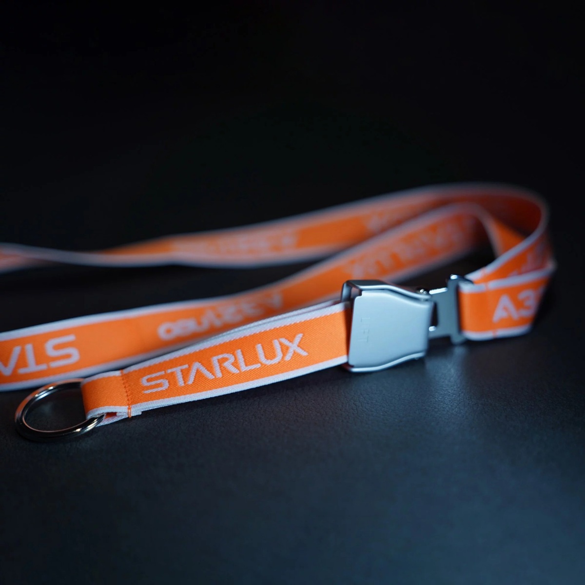 LGP200056 STARLUX Airlines / スターラックス航空 A321neo LANYARD & KEYRING 完売しました。 STARLUX  STARLUX Airlines / スターラックス航空 A321neo 布製