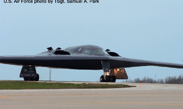 571265 Herpa アメリカ空軍 USAF B-2A 13爆撃飛行隊 93-1088 1:200 完売しました。