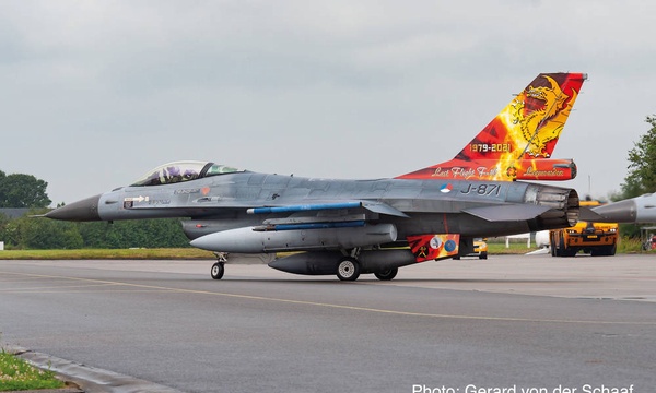 571678 Herpa オランダ空軍 F-16A 第322飛行隊 J-871 1:200 完売しました。