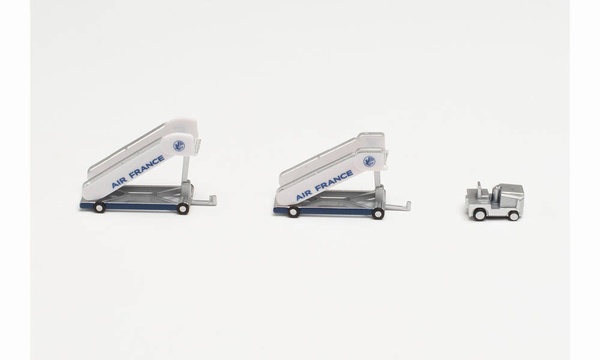571876 Herpa 空港アクセサリー Air France タラップ2個 トラクター１個 1:200 完売しました。