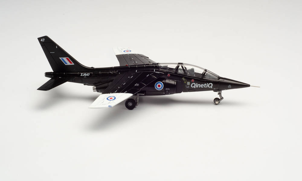 580724 Herpa Royal Air Force / イギリス空軍　英国空軍 QinetiQ Alpha Jet A ZJ647 1:72 お取り寄せ