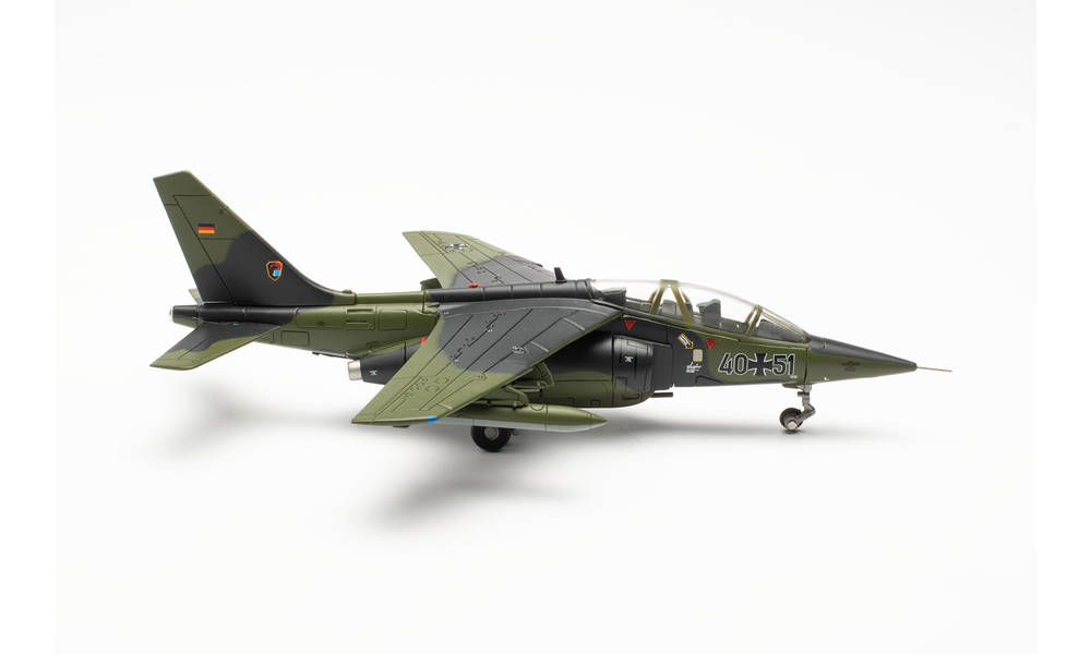 580748 Herpa ドイツ空軍 第41戦闘爆撃飛行隊 フースム空軍基地 40+51 1:72 完売しました。