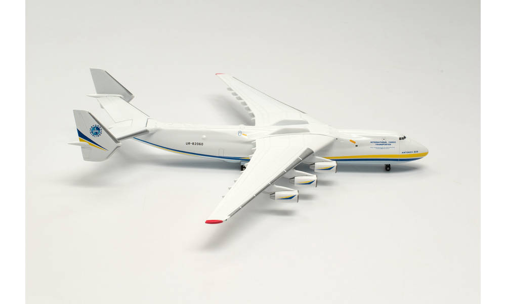 515726 Herpa Antonov Airlines / アントノフ設計局 AN-225 UR-82060 1:500 完売しました。