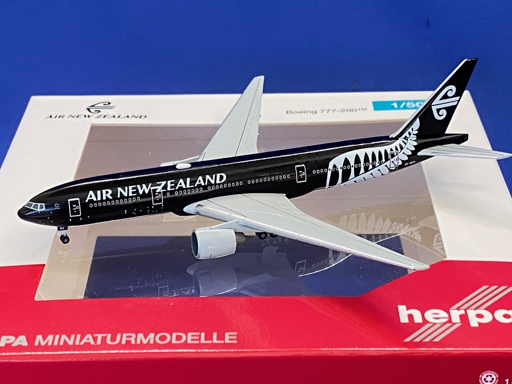 535274 Herpa CLUB MODELS Air New Zealand / ニュージーランド航空 All Blacks B777-200ER ZK-OKH プラスチック製スタンド付 1:500 完売しました。