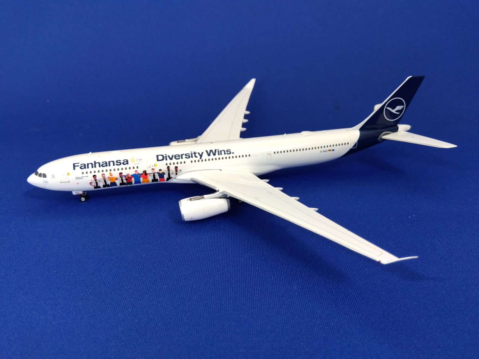 04498 Phoenix Lufthansa / ルフトハンザドイツ航空 Fanhansa A330-300 D-AIKQ 1:400お取り寄せ