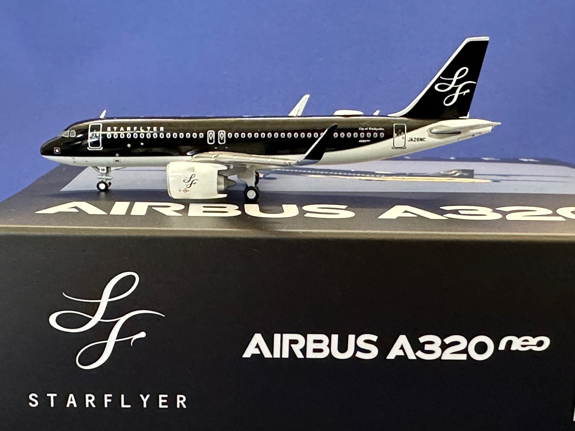 SFJ4006 クロスウイングオリジナル STARFLYER / スターフライヤー A320neo JA28MC 1:400 完売しました。