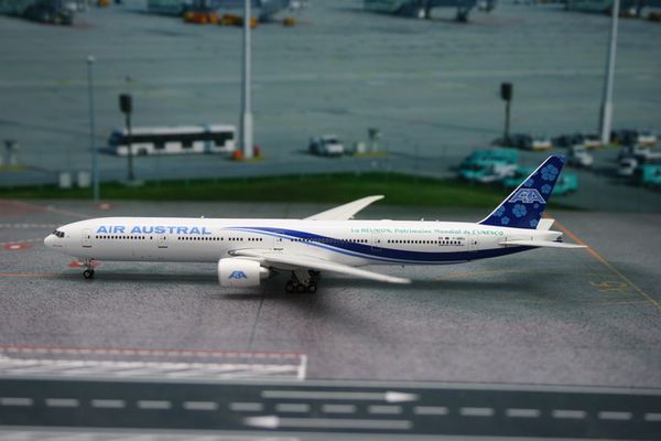 11037 Phoenix Air Austral / エール・オーストラル B777-300ER F-OREU 1:400 お取り寄せ