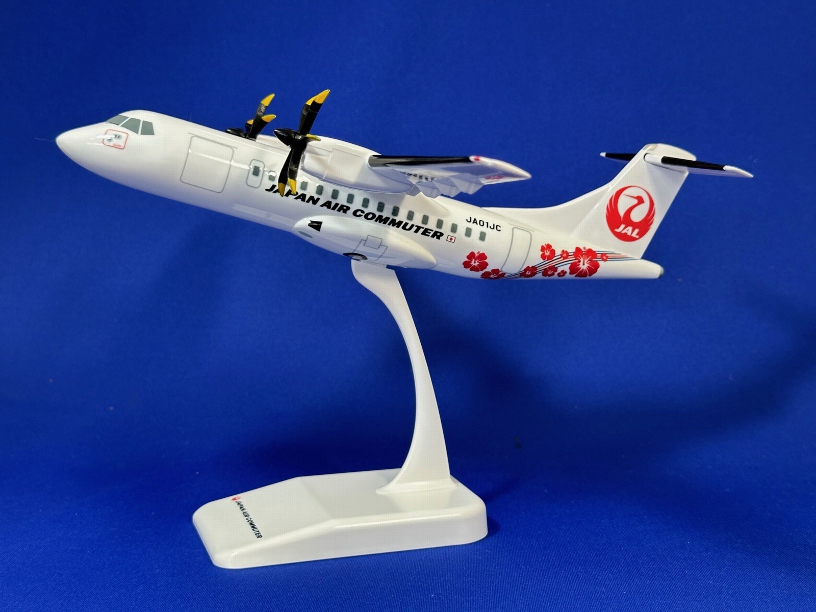 BJQ2050 JAC JAPAN AIR COMMUTER / 日本航空グループ 日本エアコミューター ハイビスカス ATR-42-600 JA01JC 組立品 スナップインモデル 1:100 完売しました。