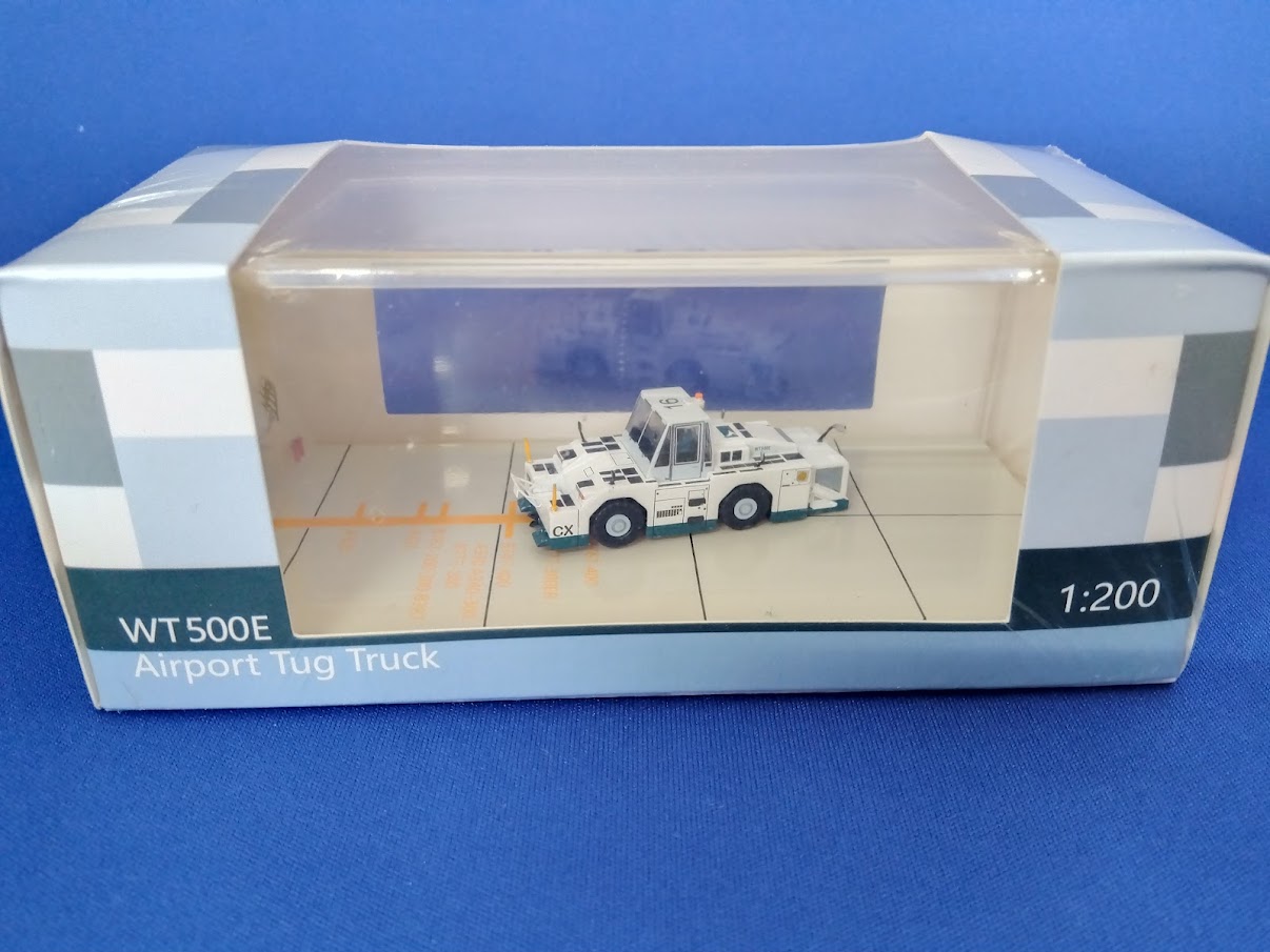 2WT500E04 JCWING Cathay Pacific Airlines / キャセイ航空 Towing car WT500E 1:200 完売しました