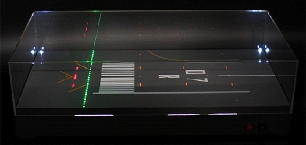 LH5001 JCWING Runway ショーケース RWY 07R 1:500 LED照明付き メーカー完売