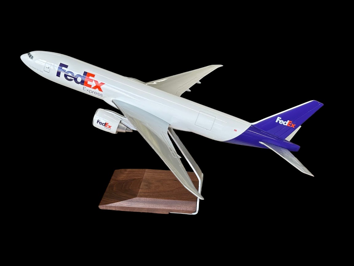 PAC03 PACMIN FedEx / フェデックス B777F  木製スタンド付き 組立品 スナップインモデル 1:144 完売しました。