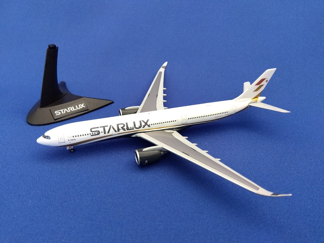 537179 Herpa CLUB MODELS STARLUX Airlines / スターラックス航空 A330-900neo B-58301 プラスチック製スタンド付 1:500 完売しました。