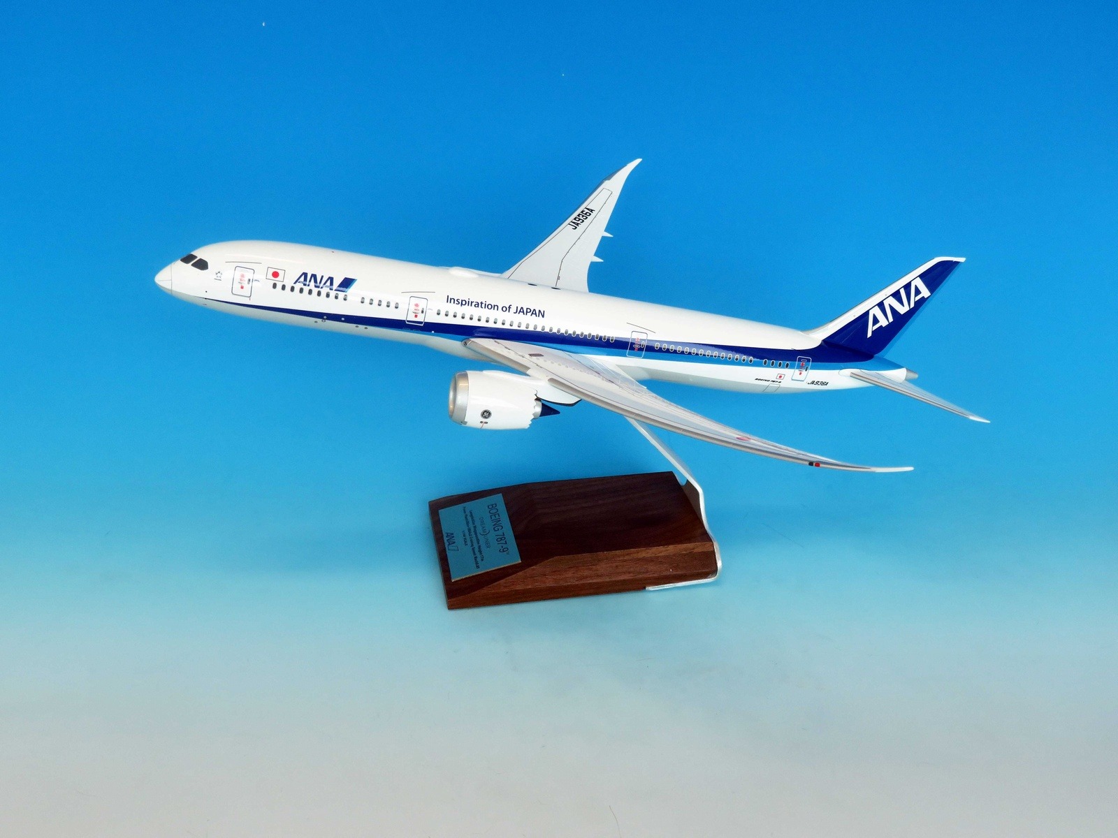 NH14419 全日空商事特注品 ANA All Nippon Airways / 全日空 B787-9 GEエンジン WiFiレドーム付 JA936A 木製台座プレート付 1:144 完売しました