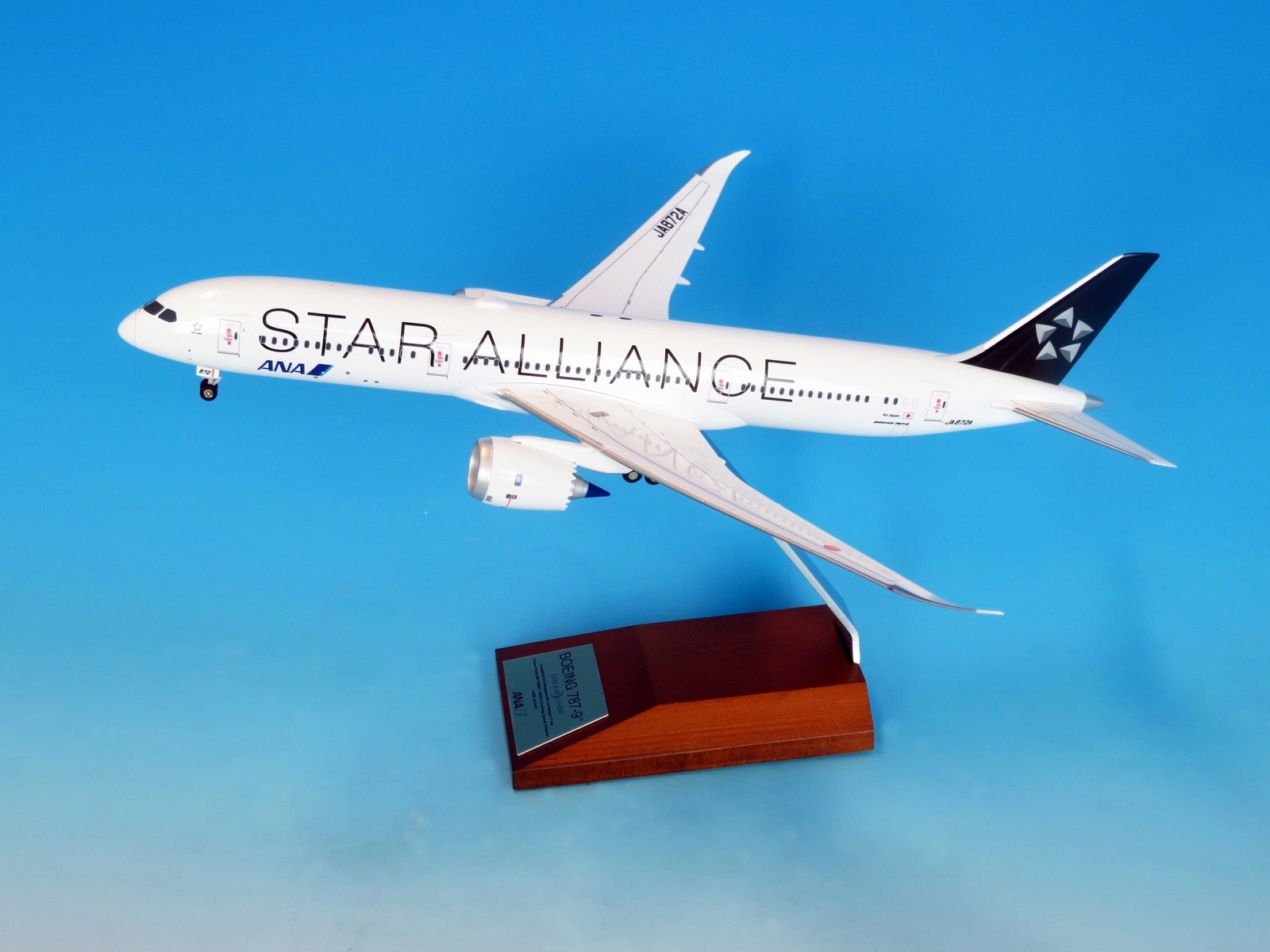 NH20216 全日空商事特注品 ANA All Nippon Airways / 全日空 B787-9 STAR ALLIANCE JA872A 完成品 木製スタンド付き(台座は木製、アーム部はアルミ製) 1:200
