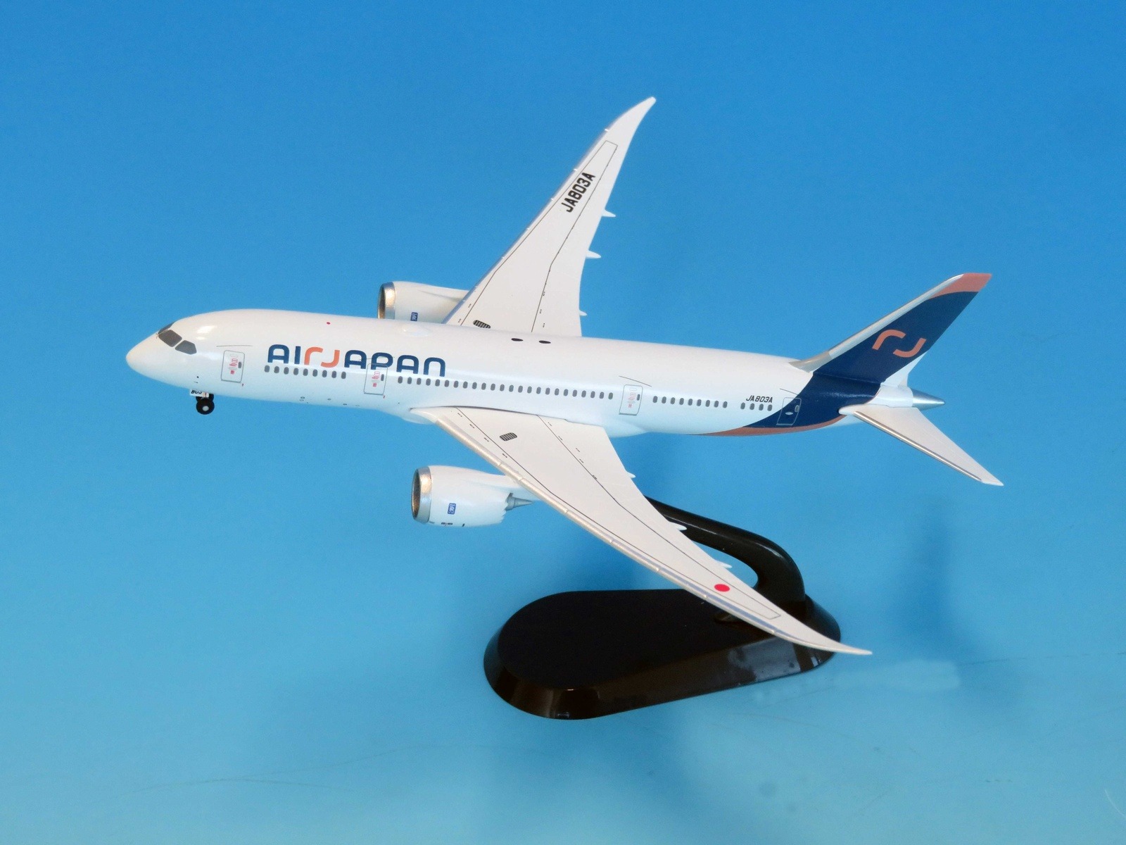 NQ40113 全日空商事特注品 Air Japan / エアージャパン B787-8  JA803A 完成品 1:400 完売しました。