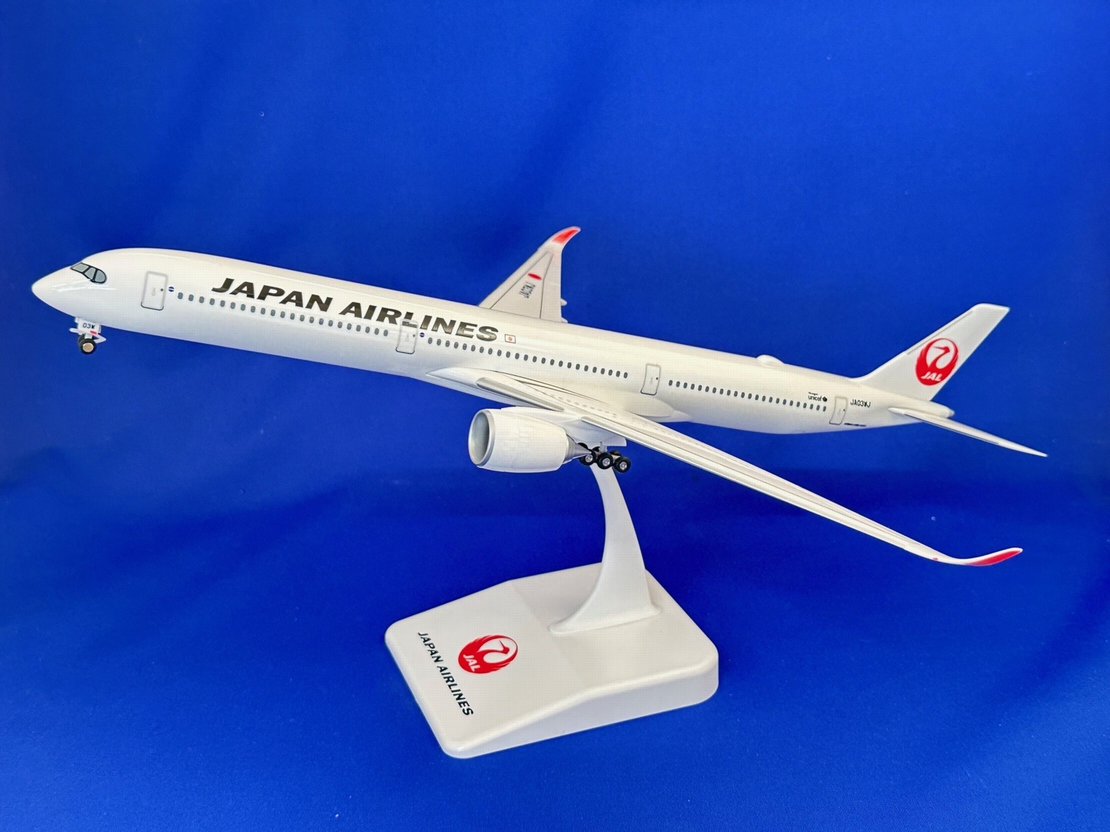 BJQ2067 JALUX企画品 (EVER RISE) JAL / 日本航空 3号機 A350-1000 JA03WJ 組立品 スナップインモデル 1:200 お取り寄せ