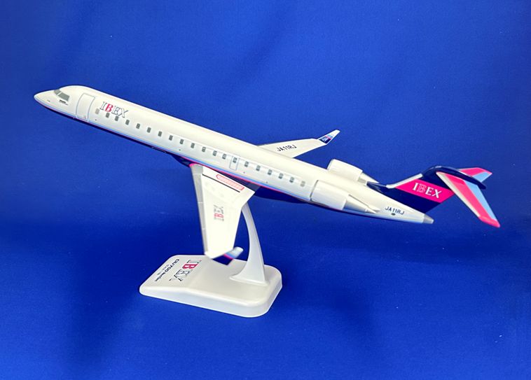 FW10014 EVER RISE IBEX AIRLINES / アイベックスエアラインズ CRJ-700 JA11RJ 組立品 スナップインモデル 1:100 完売しました。