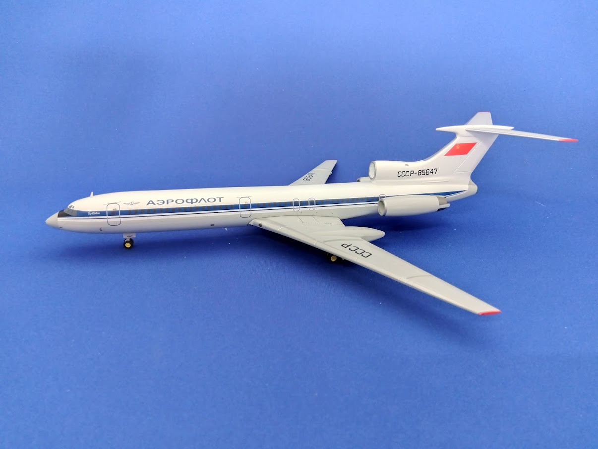 A2031 AviaBoss Aeroflot / アエロフロート Tu-154M CCCP-85647 スタンド付 1:200 完売しました。