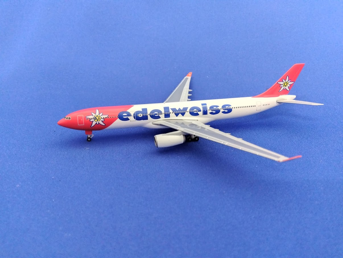 WK001 航空会社オフィシャルモデル Edelweiss Air / エーデルワイス航空 A330-300 HB-JHQ 1:500 完売しました