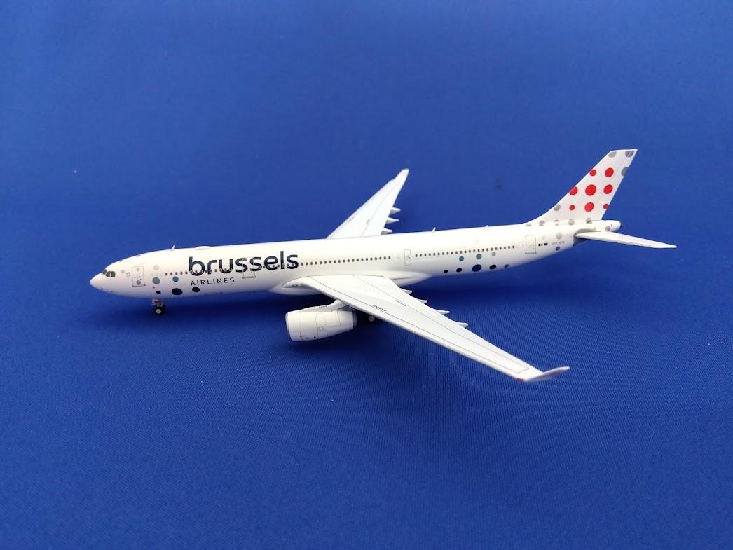 XX40093 JCWING Brussels Airlines / ブリュッセル航空 A330-300 OO-SFX 1:400 メーカー完売