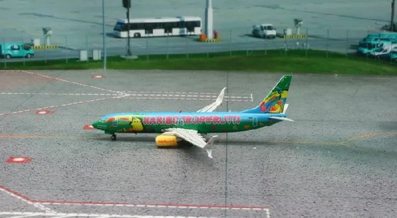 11196 Phoenix TUIFLY / トゥイフライ B737-800 D-ATUJ 1:400 完売しました。