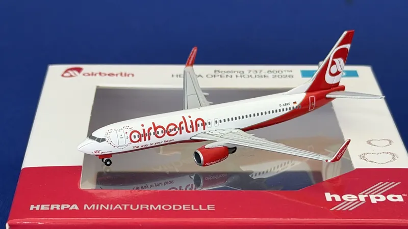 538992 Herpa Air Berlin / エア・ベルリン  737-800 D-ABKK プラスチック製スタンド付 1:500 Limited Edition