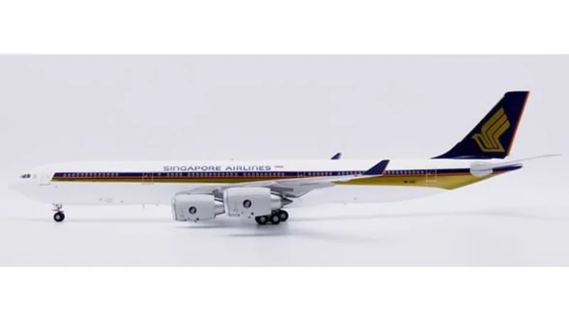 XX20672 JC WING Singapore Airlines / シンガポール航空 Old Titles A340-500 9V-SGC スタンド付 1:200 予約